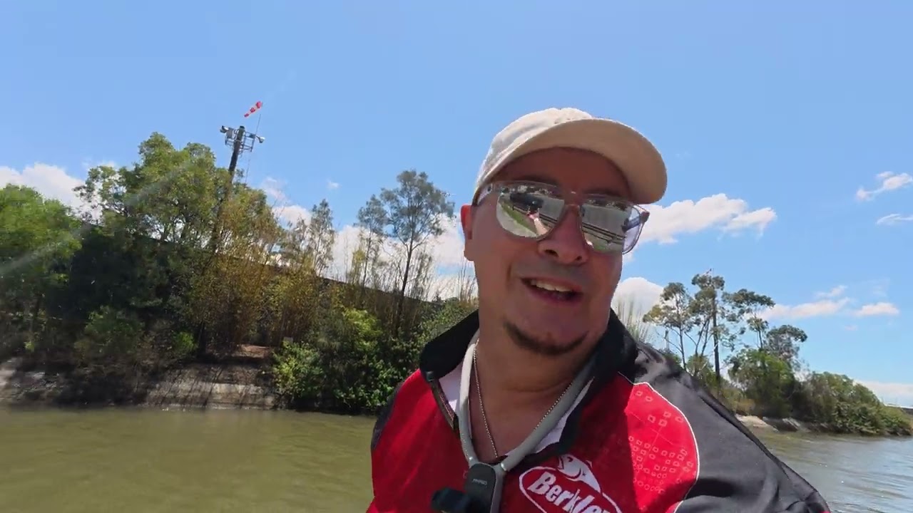 Catching Live Poddy Mullet with a Cast Net | Bait Fishing Vlog (Part 1)