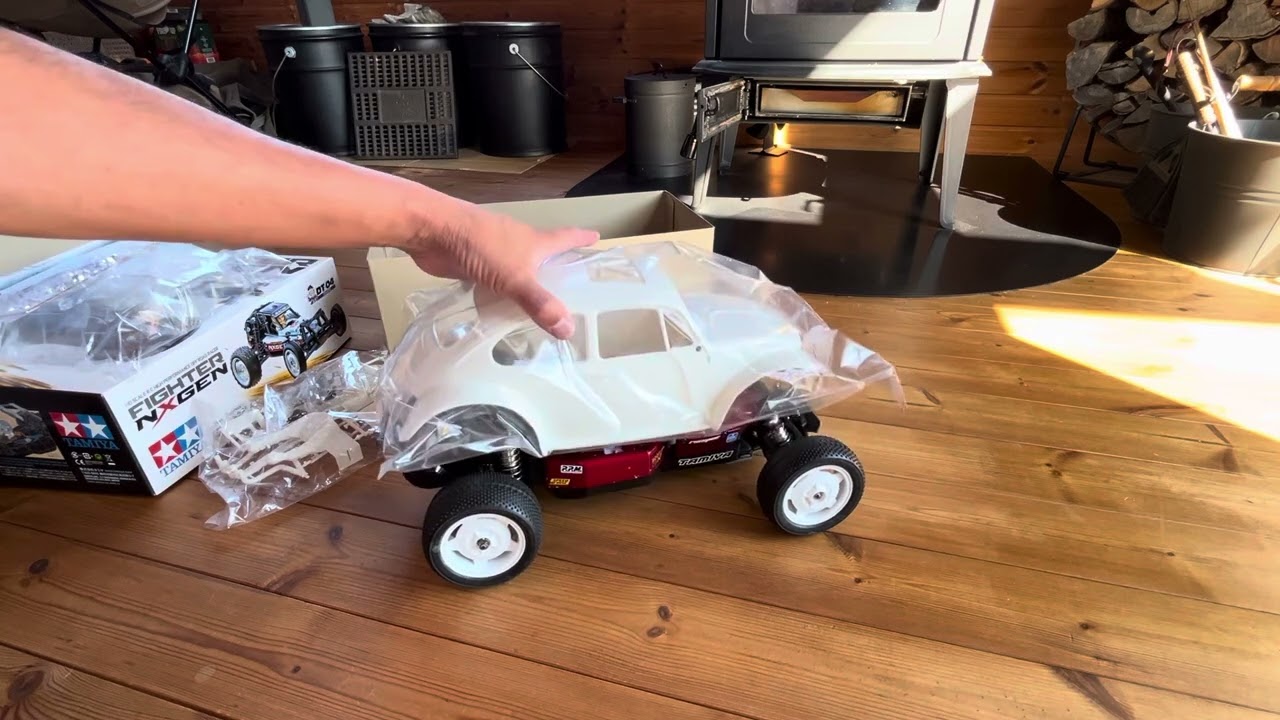 TAMIYA DT-04 にワーゲンボディを装着したいな。そのときの気分でクールなノーマルネクスジェンか❓バハバグ良いっすね🪲