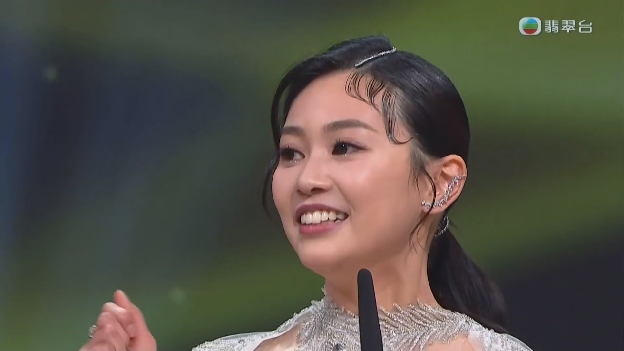 郭柏妍自爆成日唔記得帶粉餅？！｜萬千星輝頒奬典禮｜2022｜郭柏妍｜林景程｜炎明熹｜陳曉華｜TVBUSA｜港劇精華