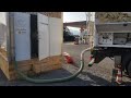 Livraison de pellets en vrac par camion souffleur pour un distributeur automatique station bois