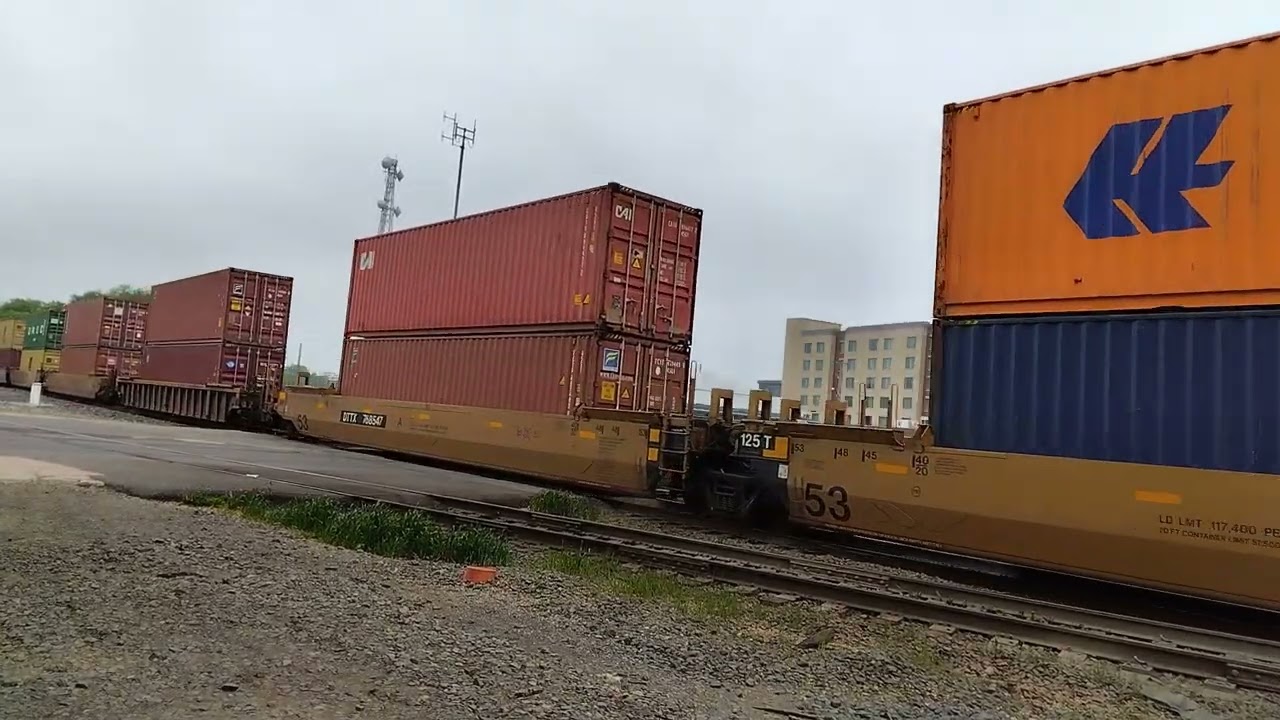 CSX I008 With a duo of Gevos and a Do Not Hump Car.