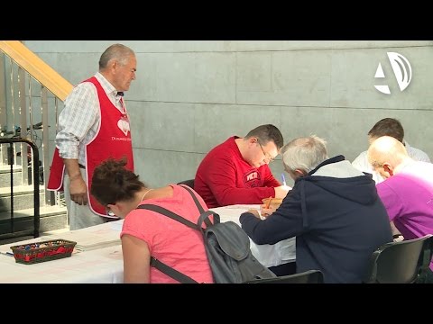 Decenas de zaragozanos se animan a donar sangre en la VII Marat&oacute;n