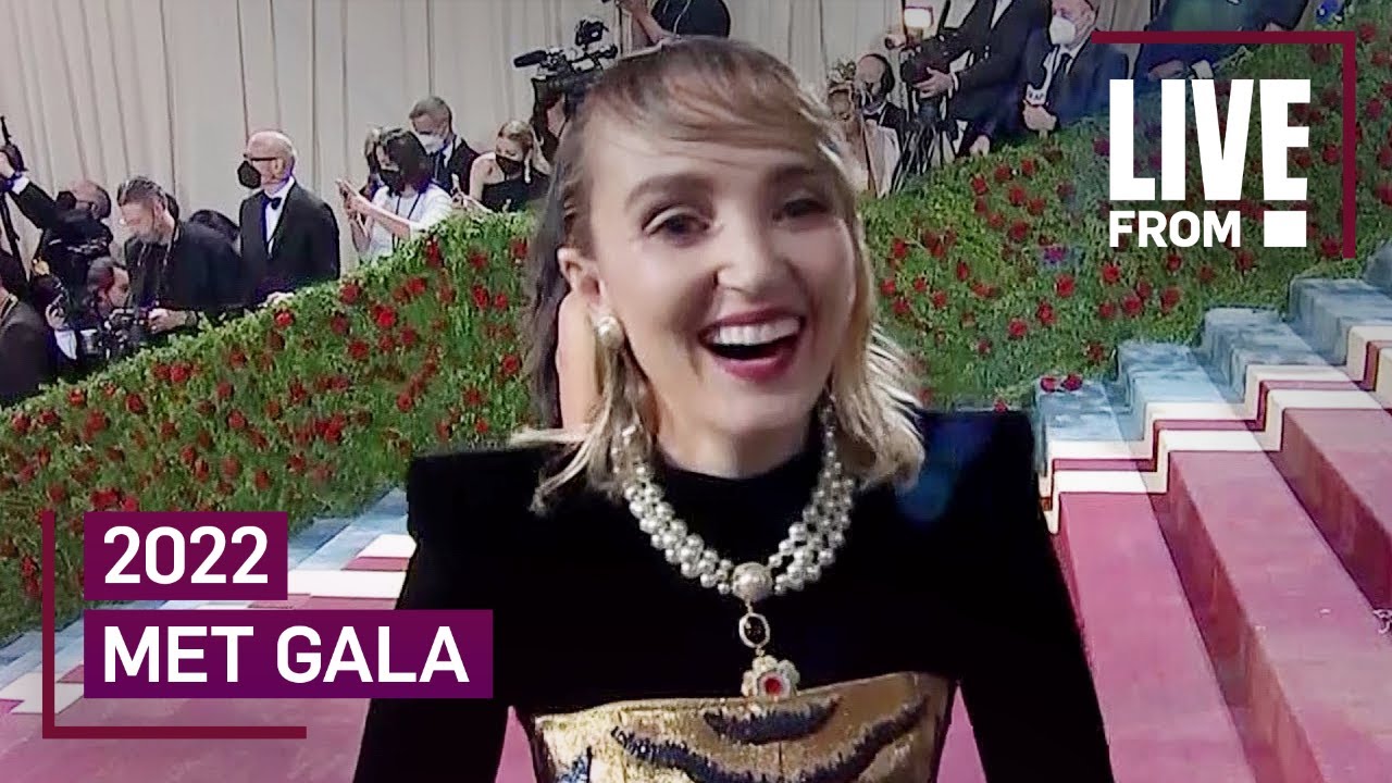 Chloe Fineman's Impression of Anna Wintour at the Met Gala Is ...