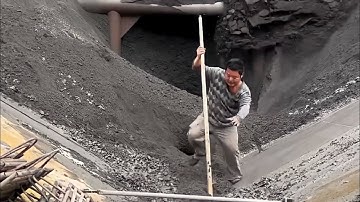Barge unloading 3000 tons of alluvial sand!  Merry Christmas to all my friends