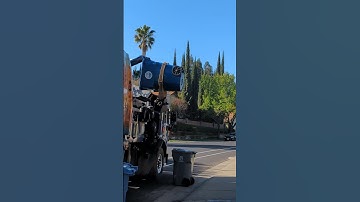 broken trash can lid#shortvideo #summer #shorts #short #garbagetrucks #truck #garbagecollection