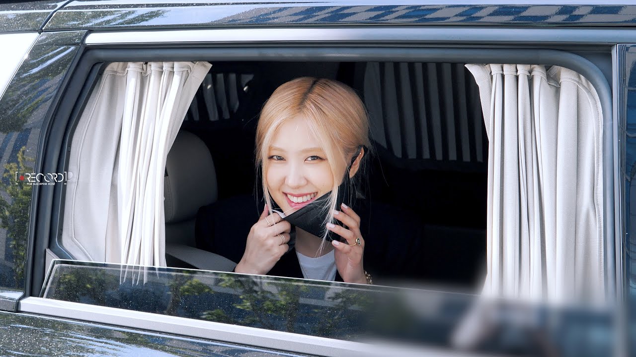 210807 BLACKPINK ROSÉ 로제 Dear Earth 퇴근 직캠 (Eng Sub)
