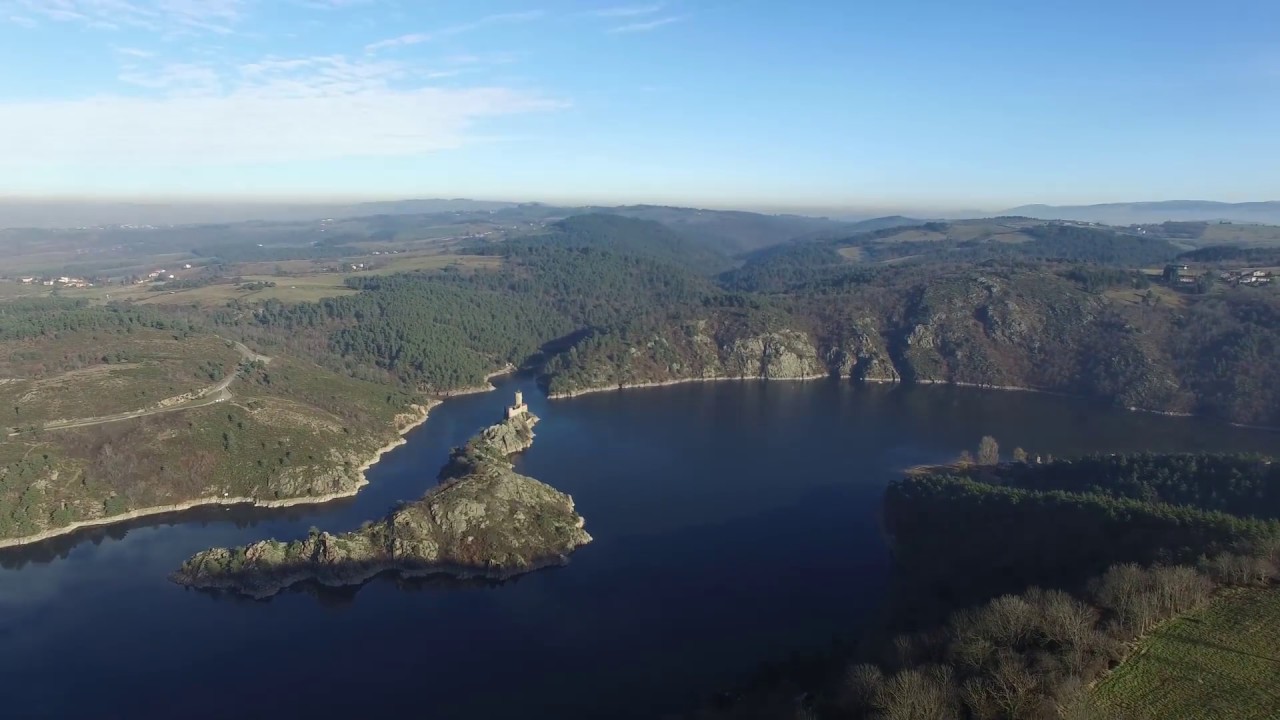 Survol du barrage de Grangent et du chateau d'Essaloi (42) en drone