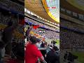 Satu Orang Memulai Wave, Seluruh Stadion Akhirnya Ikut Berdiri😮