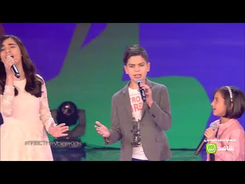 مواهب  تهز المسرح بأغنية عيشي الحكاية