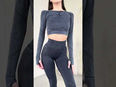 Спортивний фітнес костюм двійка легінси і рашгард темний графіт з подвійним пуш-ап, відео 1