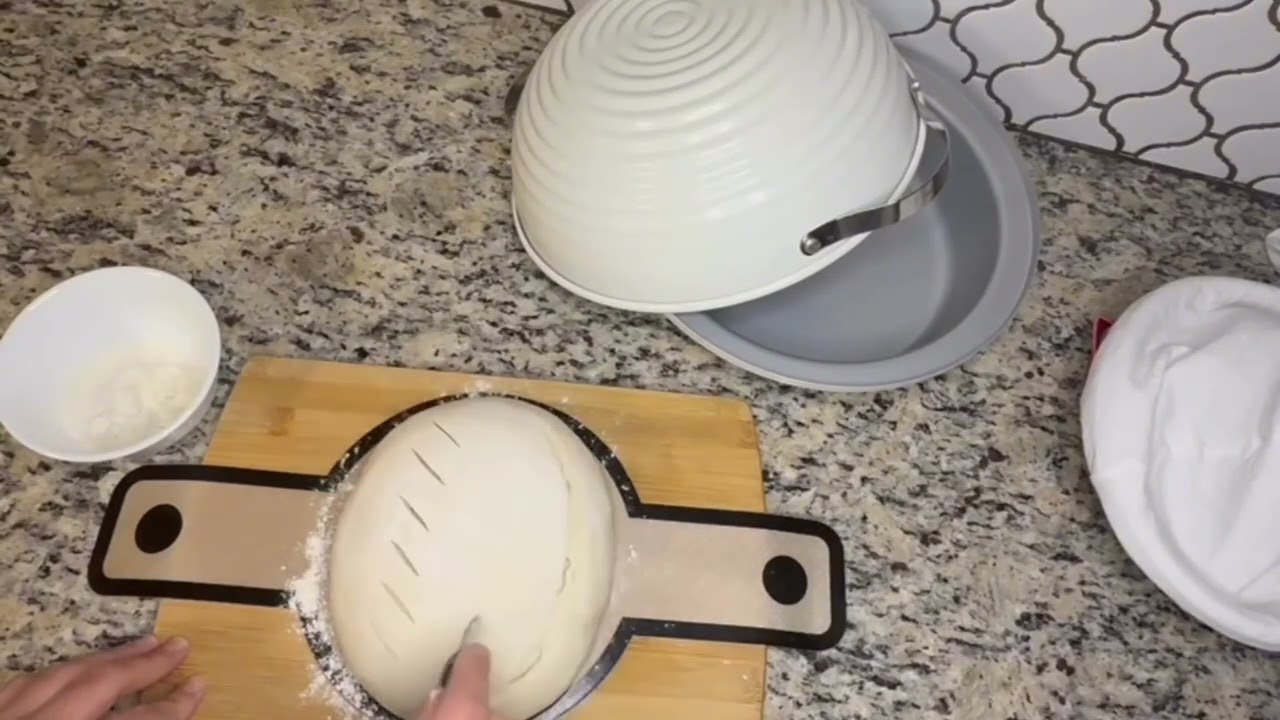 Tried my new Nortic Ware pan to bake sourdough bread. 10/10 👌 