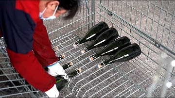 How to use a wire mesh container