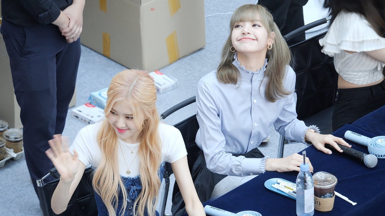 190630 리사 & 로제 Lisa & Rose : 오프닝 팬사인 opening fansign : 블랙핑크 BLACKPINK 팬사인회 fansign event : 영등포 타임스퀘어