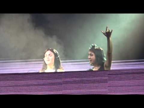 Creamfields 2015 - Krewella - How Deep Is Your Love - Santiago Chile