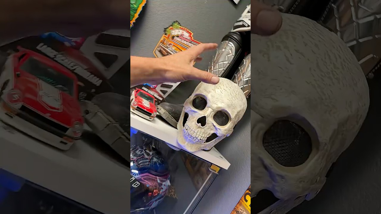 Painting a Cheap Halloween mask . 