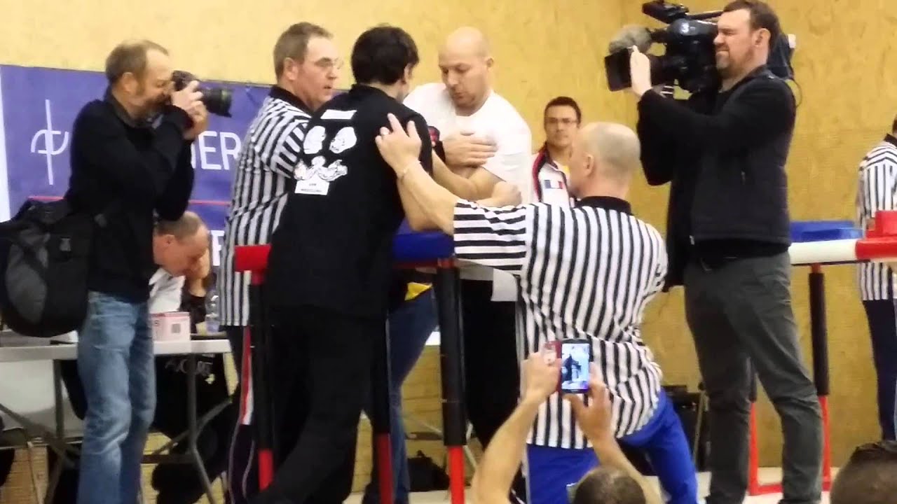 championnat de france de bras de fer en moins de 80kg a Brive la