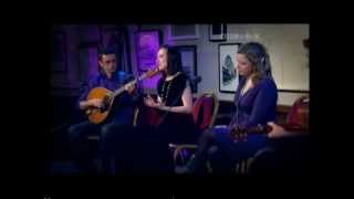 Julie Fowlis & Muireann Nic Amhlaoibh - Eilean Uibhist mo Ruin ! chords