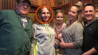 Она мечтала найти своих настоящих родителей. Через 7 лет в дом принесли посылку... Она мечтала найти своих настоящих родителей. Через 7 лет в дом принесли посылку...