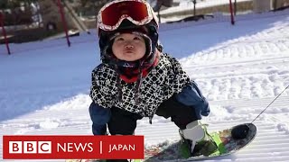 ベテランはバイクで崖ジャンプ、生後11カ月はスノボですいすい　注目動画いろいろ