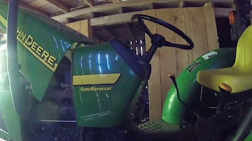 Kolik váží traktor John Deere 5205?