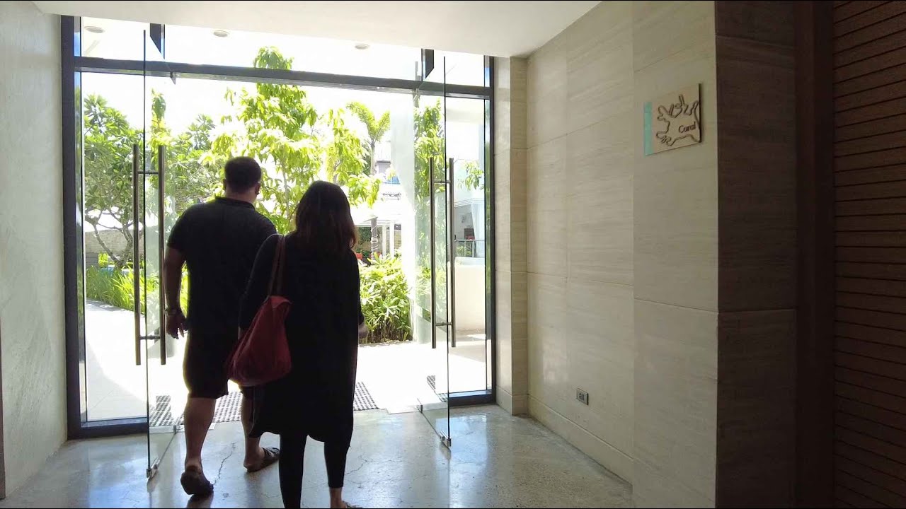 From London to Dubai and Manila with Emirates Airlines. 1/3