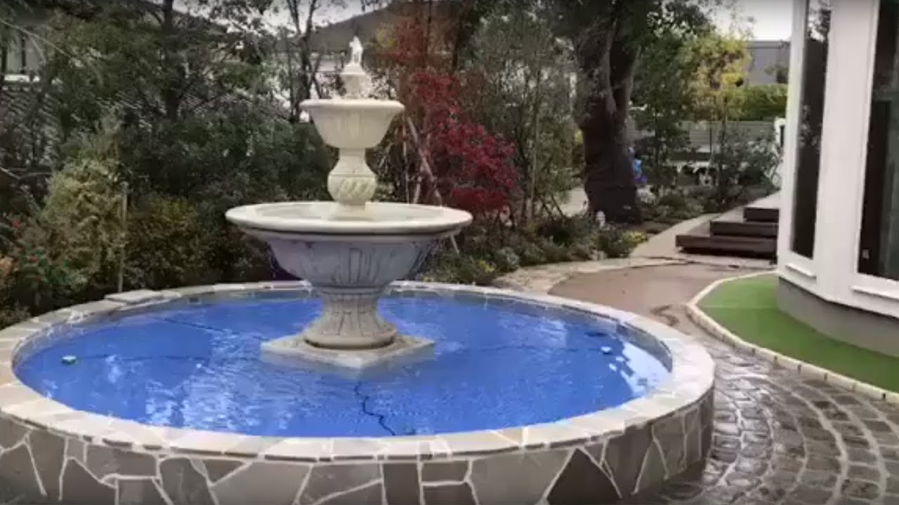 華やかな佇まい 大きな噴水のある庭 花と緑 お庭の無料相談サイト 石原和幸 Com