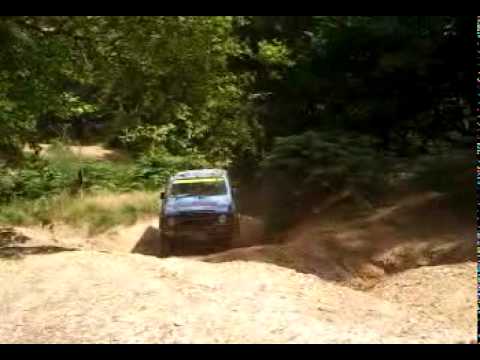 4x4 without a club get that wheel in the air lol nutter behind the wheel