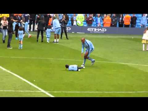 Vincent Kompany taking out his daughter with a slide tackle HD