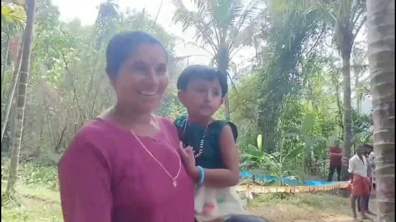 കിഴക്കൂലോം കളിയാട്ടത്തിനായി ദേവസ്ഥാനത്തുനിന്നും പൂക്കാർ സംഘം പുറപ്പെട്ടു 2026