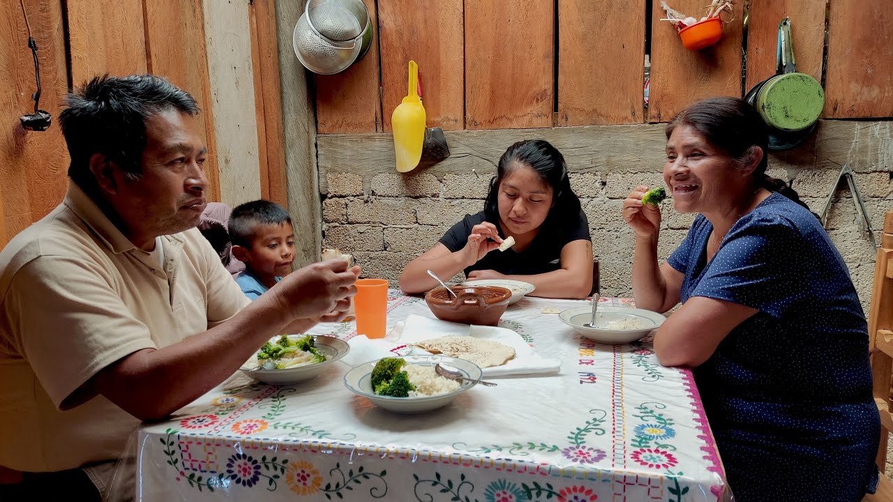 Brócoli hervido 🥦 acompañado con arroz blanco, comida saludable que le encanta a la familia ✅