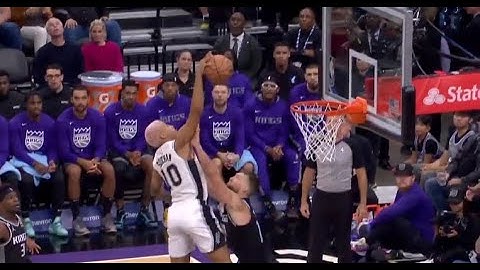 Jeremy Sochan FILTHY poster on Domantas Sabonis - #nba | Spurs vs Kings