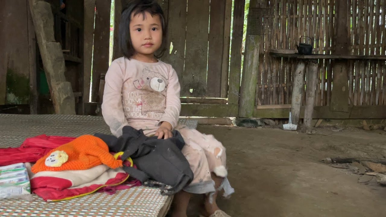 TIMELAPSE : Poor Girl Orphan Living Alone In An Abandoned House Struggling To Make A Living