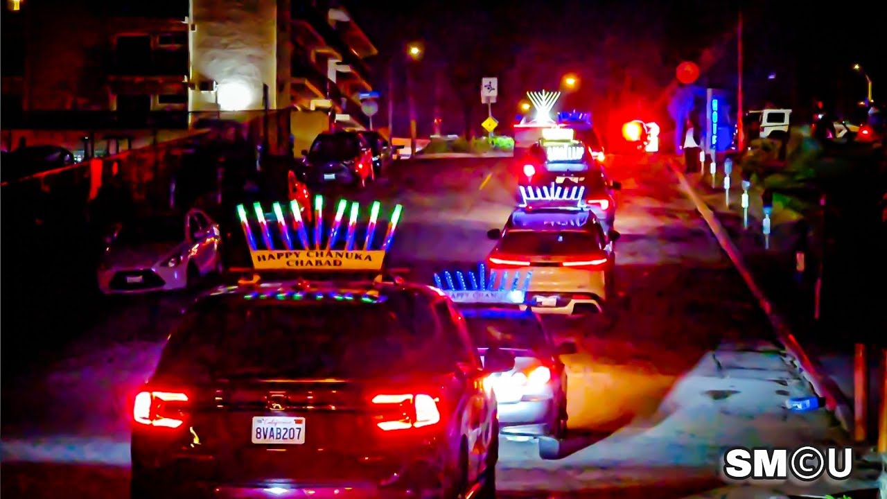 𝗛𝗔𝗡𝗨𝗞𝗞𝗔𝗛 𝗣𝗔𝗥𝗔𝗗𝗘: Menorah-Topped Vehicles Roll Through Santa Monica