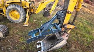 Installing a Thumb on a mini Excavator then trying it out