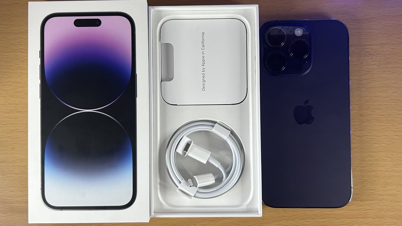 Does iPhone 14 have case in box?