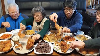 Country market food mukbang~! (Whole chicken, tempura, donuts, tteokbokki, sundae, hotteok)