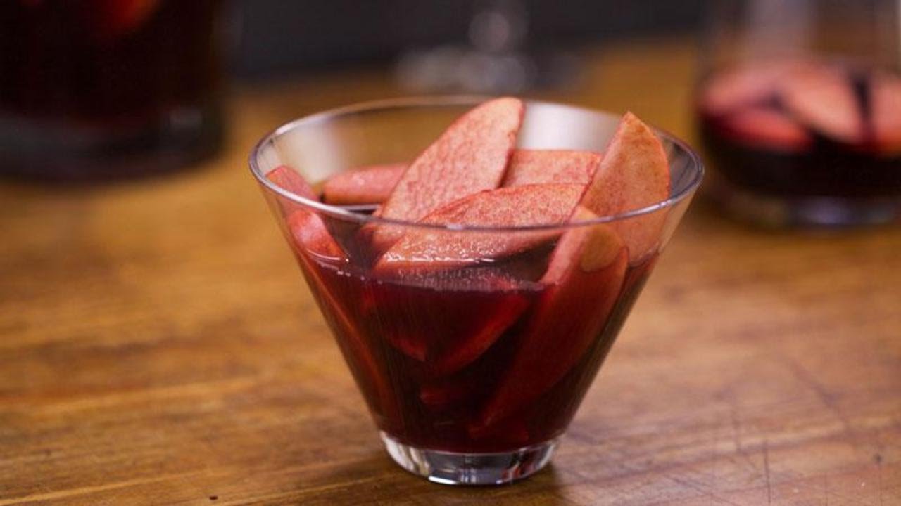 Damaris Phillips’ Kentucky Autumn Sangria | Rachael Ray Show