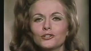 Jeannie C. Riley ~ Holding On (Hee Haw, 1970)