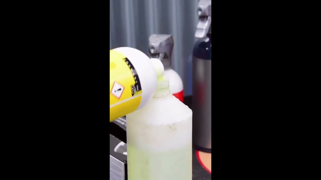 Качествено измиване на автомобила с Koch Chemie - Gentle Snow Foam и Koch Chemie - Green Star