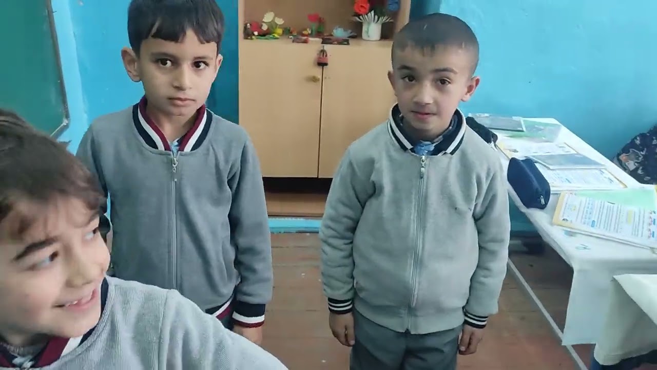 Quba rayonu lI Nügədi kənd2saylı tam orta məktəbin 2bsinfində bilik yarışması rəhbər:Ziya Əmrullayev