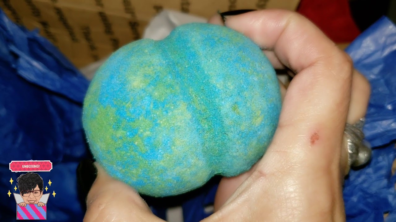 Unboxing Bulk Bath Bombs :  Unimpressed.  You get what you pay for.