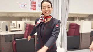 浅田真央、CAに！JAL制服姿でジャンプのメッセージも／JALWEB動画+メイキング