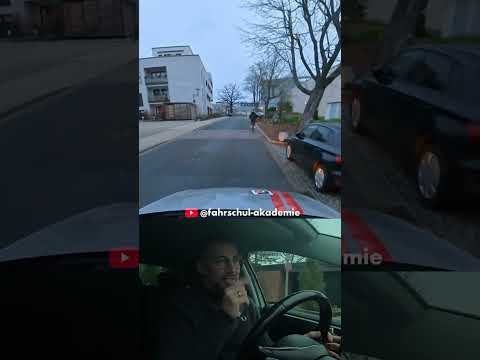 Radfahrer innerorts: Überholen?🚴 #shorts #führerschein #fahrschule #fahrprüfung #dashcam