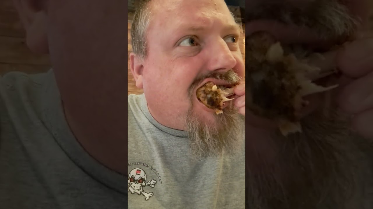 Pies & Pints Char-Grilled Sriracha Wings Review.