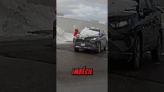 Karma Instantáneo Para Un Conductor Que Conducía Con 4Kg De Nieve En El Parabrisas