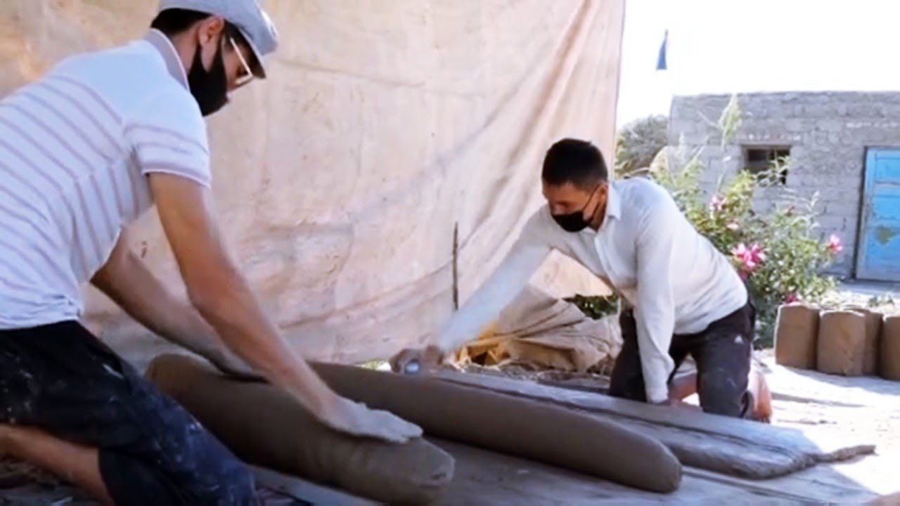 Қоңыраттағы Рашид аға тандыр соғыў менен шуғылланады