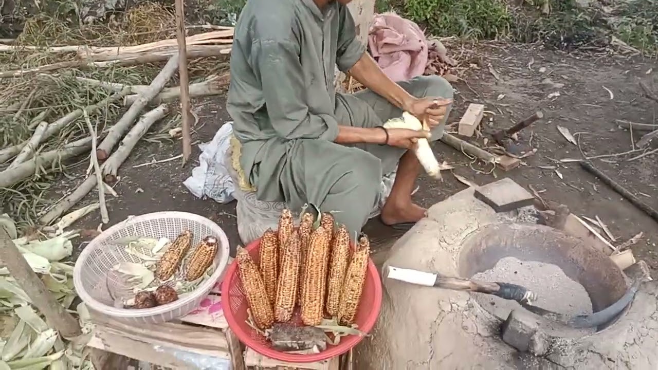 Mazedaar Makai ki Chalyaan at Shah Rah e Resham Abbottabad Hazara Road