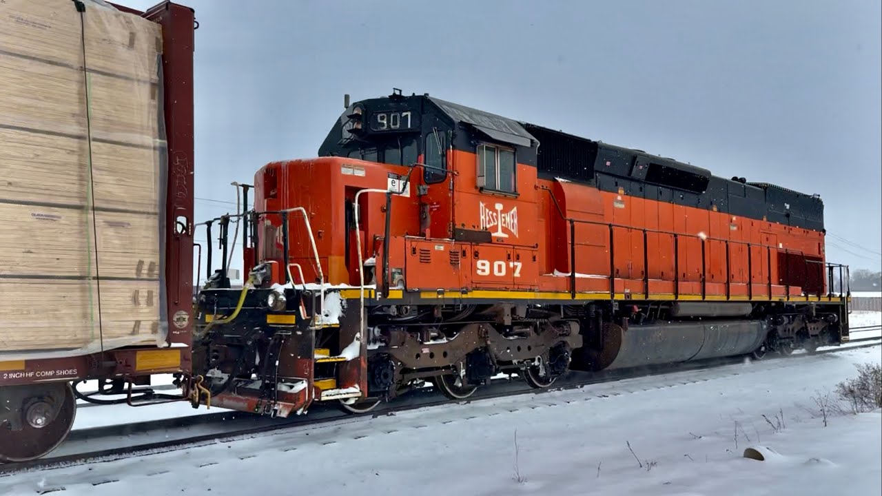 BLE 907 (SD45T-2) leads CN L521 through Granger!!