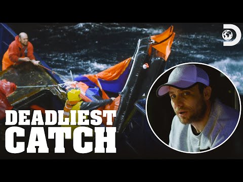 The Saga Struggles to Save Its Life Raft | Deadliest Catch