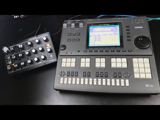 Using Yamaha QY-700 MIDI Sequencer (Pattern Mode) for Dawless Live Jamming